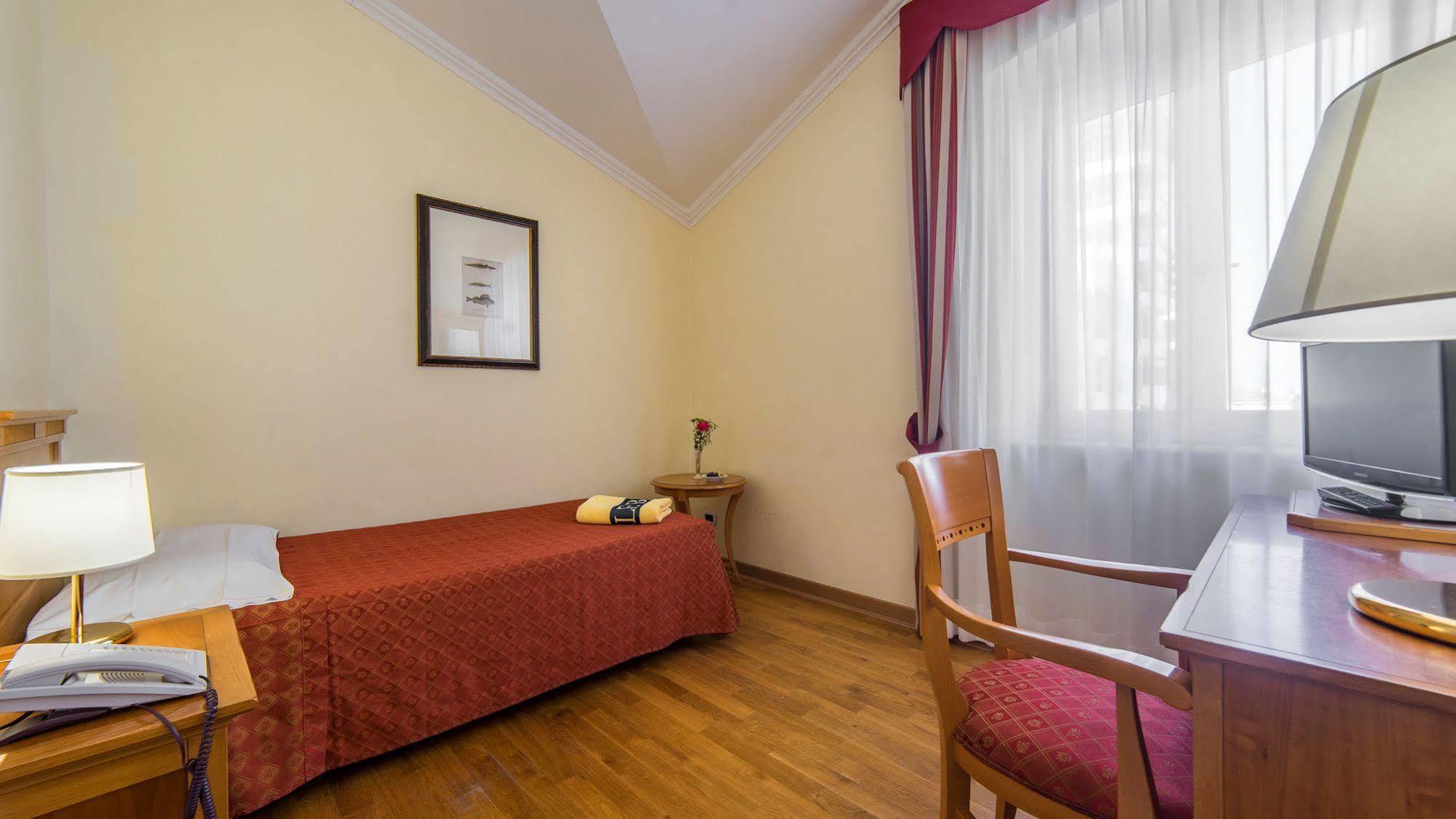 Hotel Ville Bianchi Градо Экстерьер фото